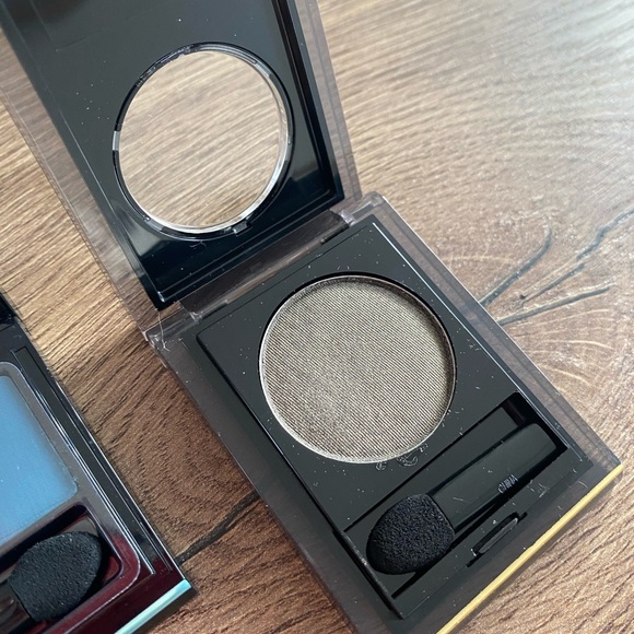 New - Elizabeth Arden Eyeshadows - Picture 4 of 5